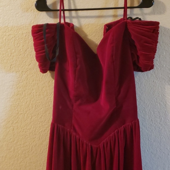 Velvet dream dress - Picture 3 of 8